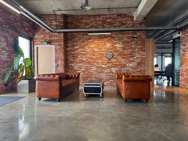 Office in Genas for sale - Building Photo - Image 1 of 17