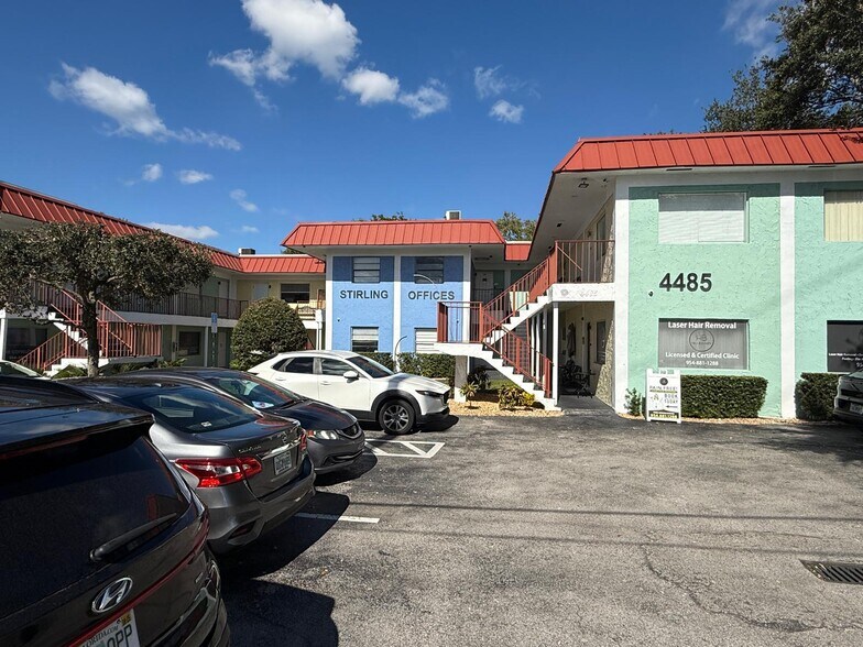 4485-4491 Stirling Rd, Davie, FL for rent - Building Photo - Image 1 of 14