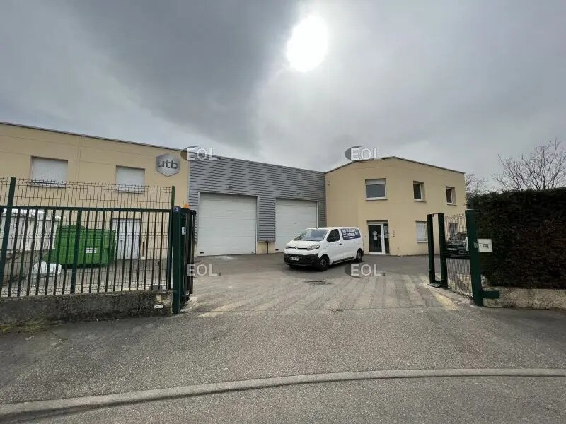 Light Industrial in Vénissieux to rent Building Photo- Image 1 of 17