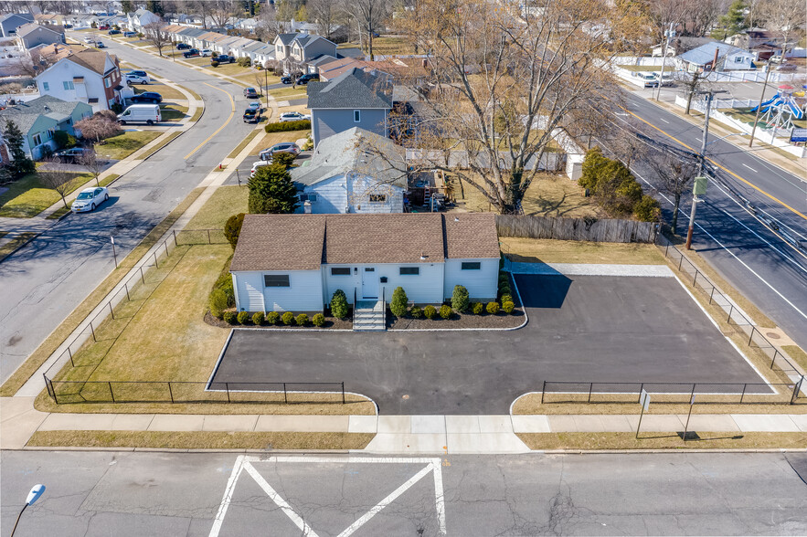 995 Old Country Rd, Plainview, NY for sale - Building Photo - Image 1 of 1