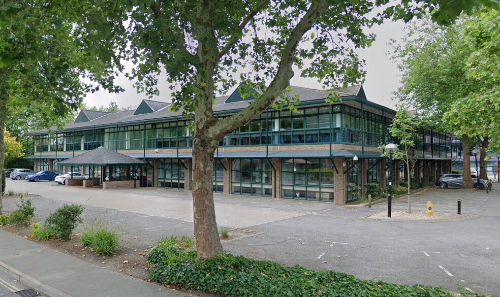 1 Roxborough Way, Maidenhead for sale - Primary Photo - Image 1 of 1