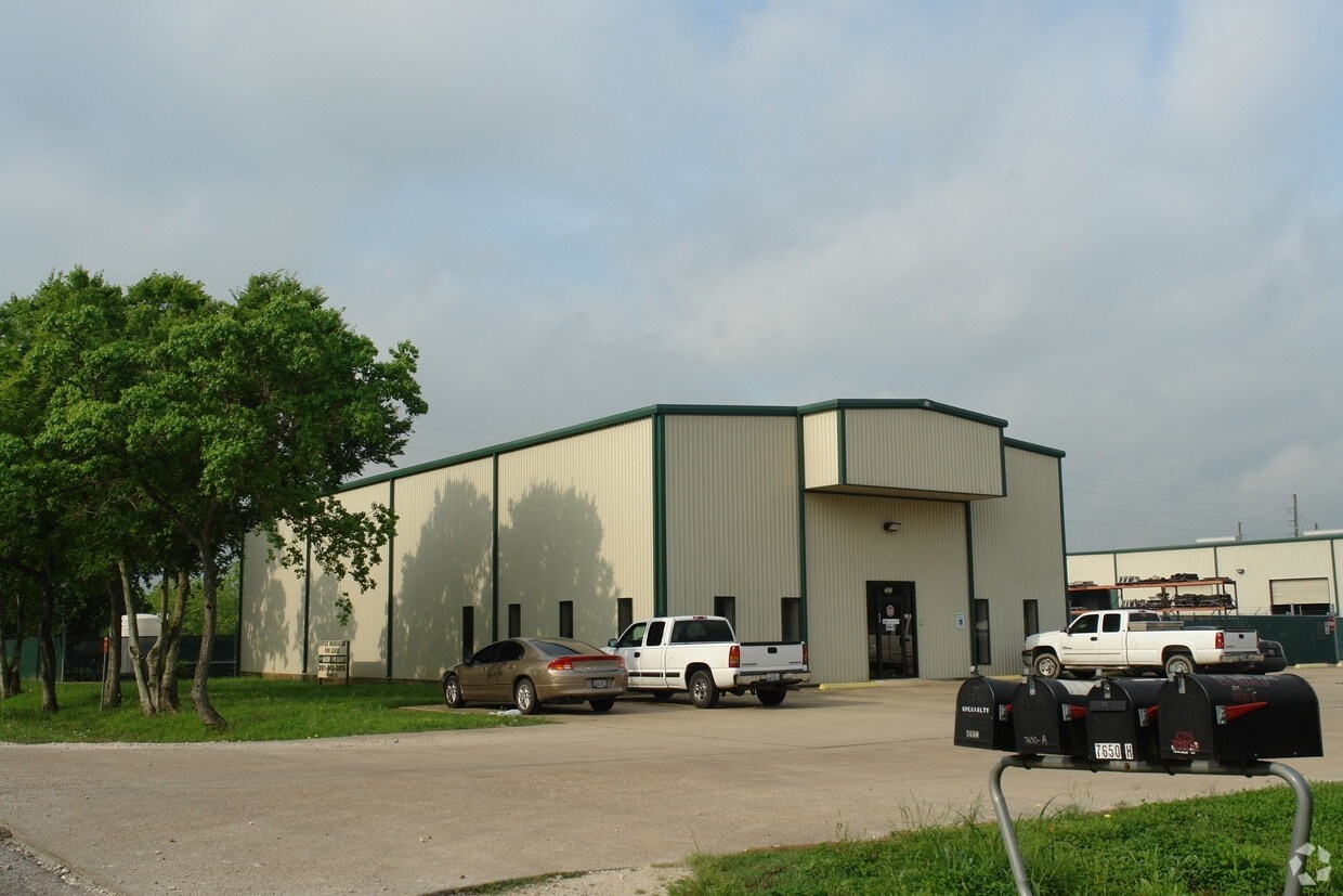 7650 County Road 48, Rosharon 77583 UK