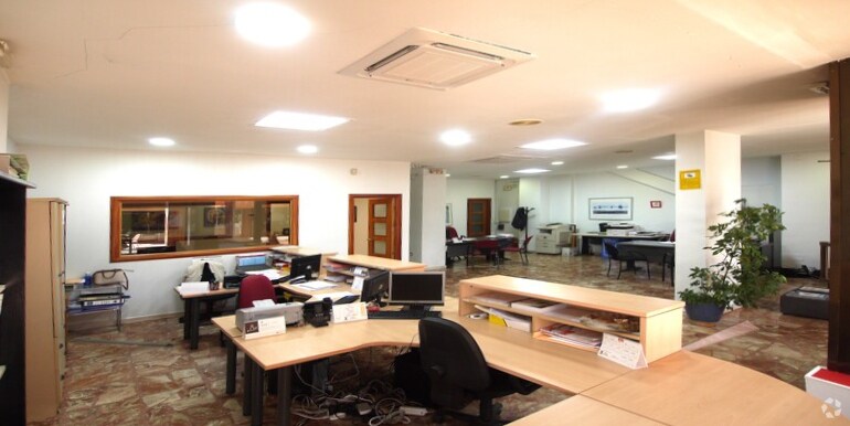 Retail in Tres Cantos, Madrid to rent Interior Photo- Image 1 of 2