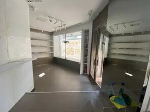 Retail in Paris to rent Interior Photo- Image 2 of 4