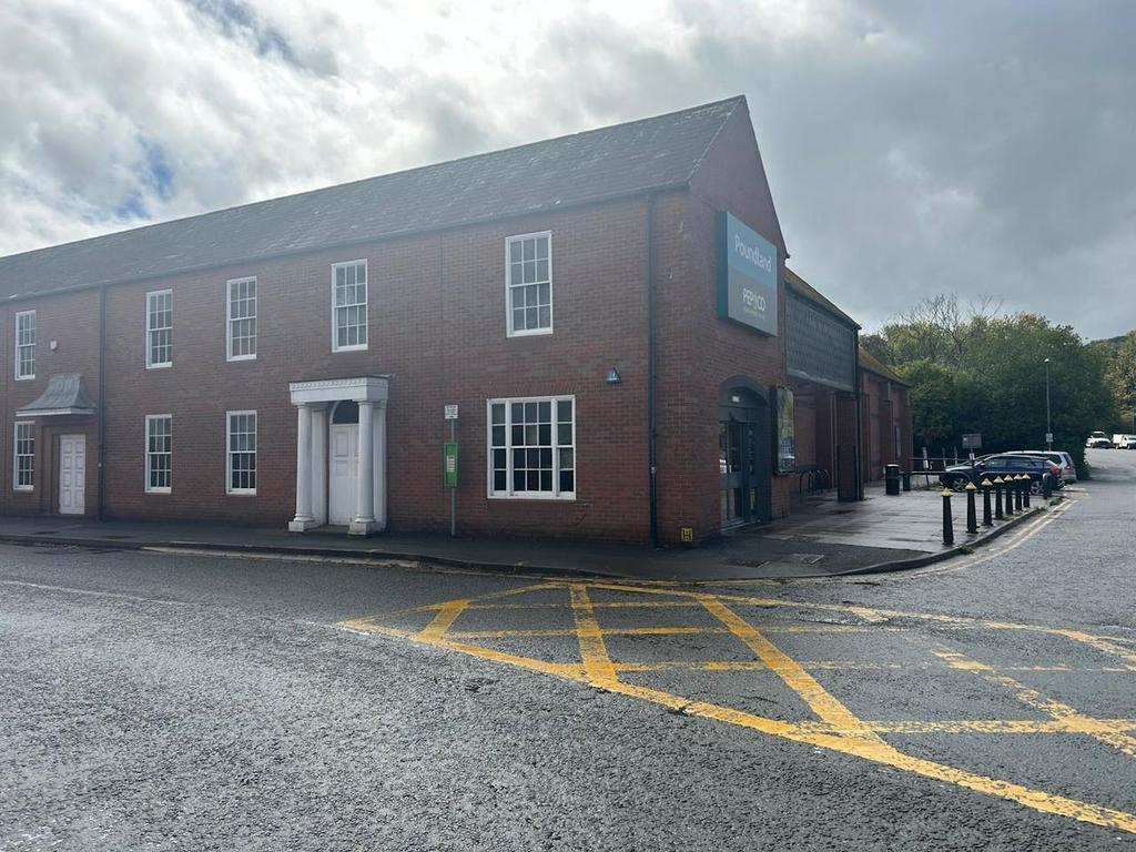 Berriew St, Welshpool to rent Building Photo- Image 1 of 12