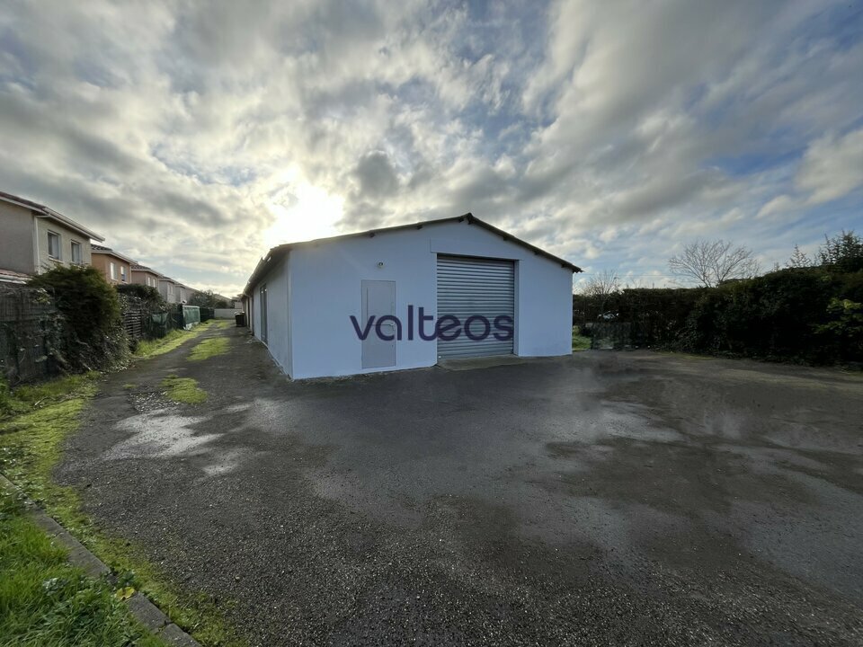 Light Industrial in Cugnaux to rent Building Photo- Image 1 of 6