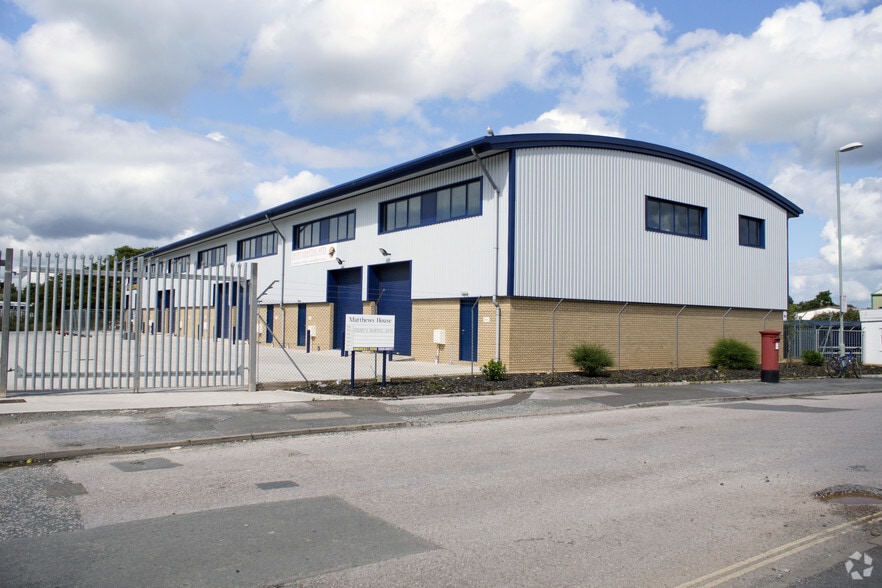 Exeter Rd, Dawlish to rent - Primary Photo - Image 1 of 8