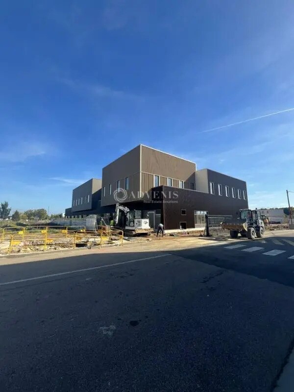 Light Industrial in Buchelay for sale Building Photo- Image 1 of 9