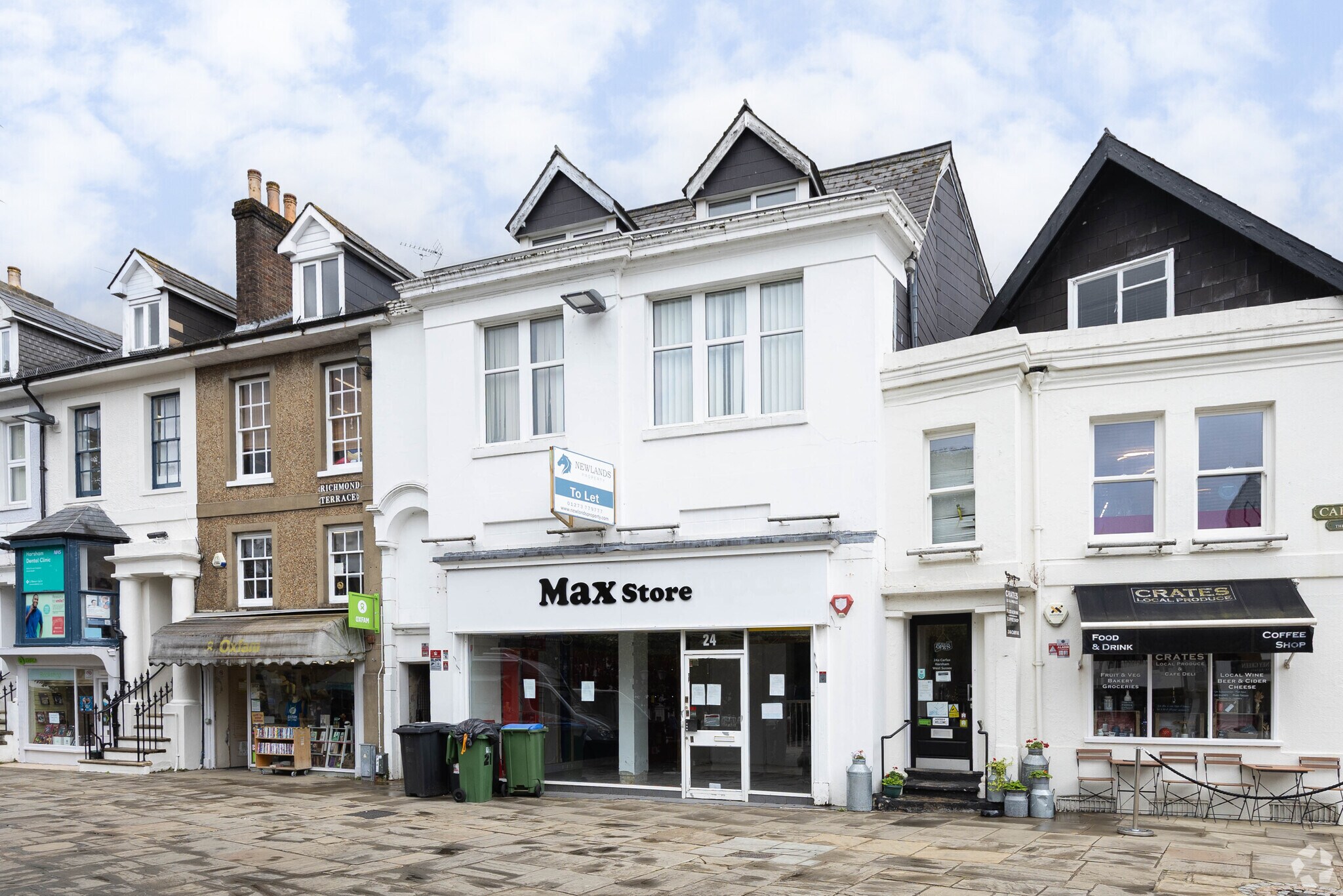 24 Carfax, Horsham to rent Primary Photo- Image 1 of 5