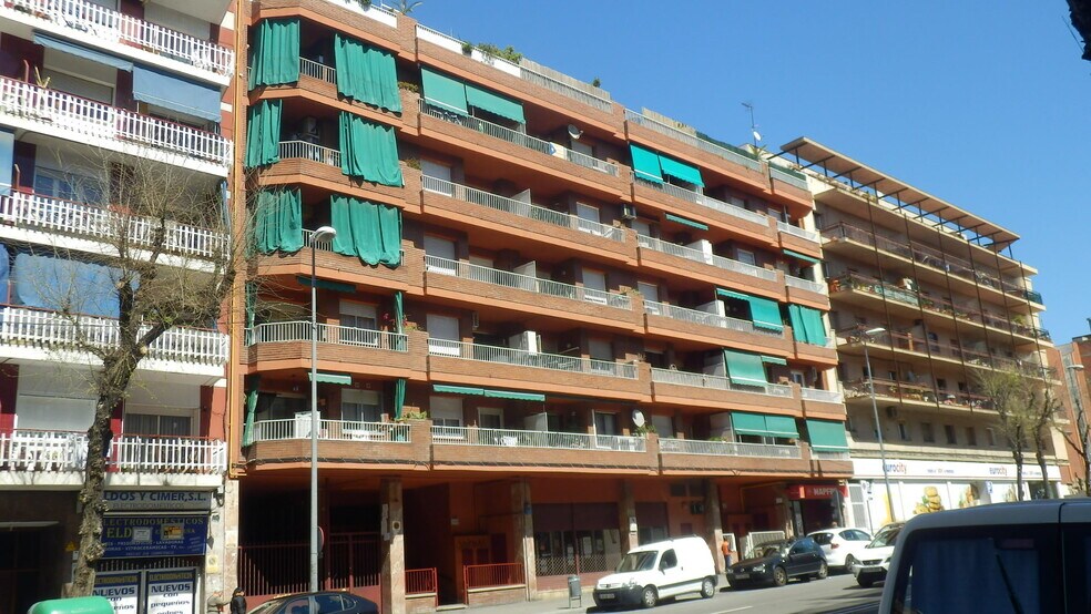 Passeig Llorenc Serra, 22, Santa Coloma de Gramenet, Barcelona to rent - Primary Photo - Image 1 of 1