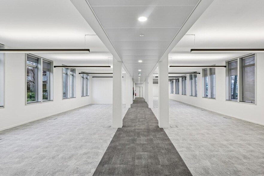 Office in Charenton-le-Pont to rent - Building Photo - Image 2 of 15