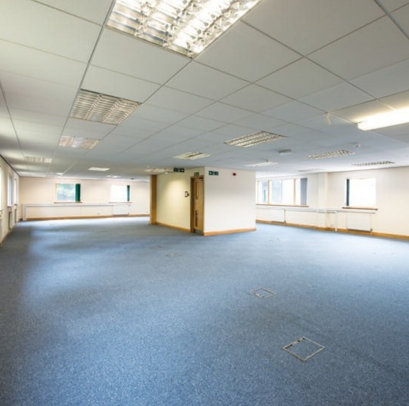 2 Swanwick Ct, Alfreton to rent - Interior Photo - Image 2 of 3