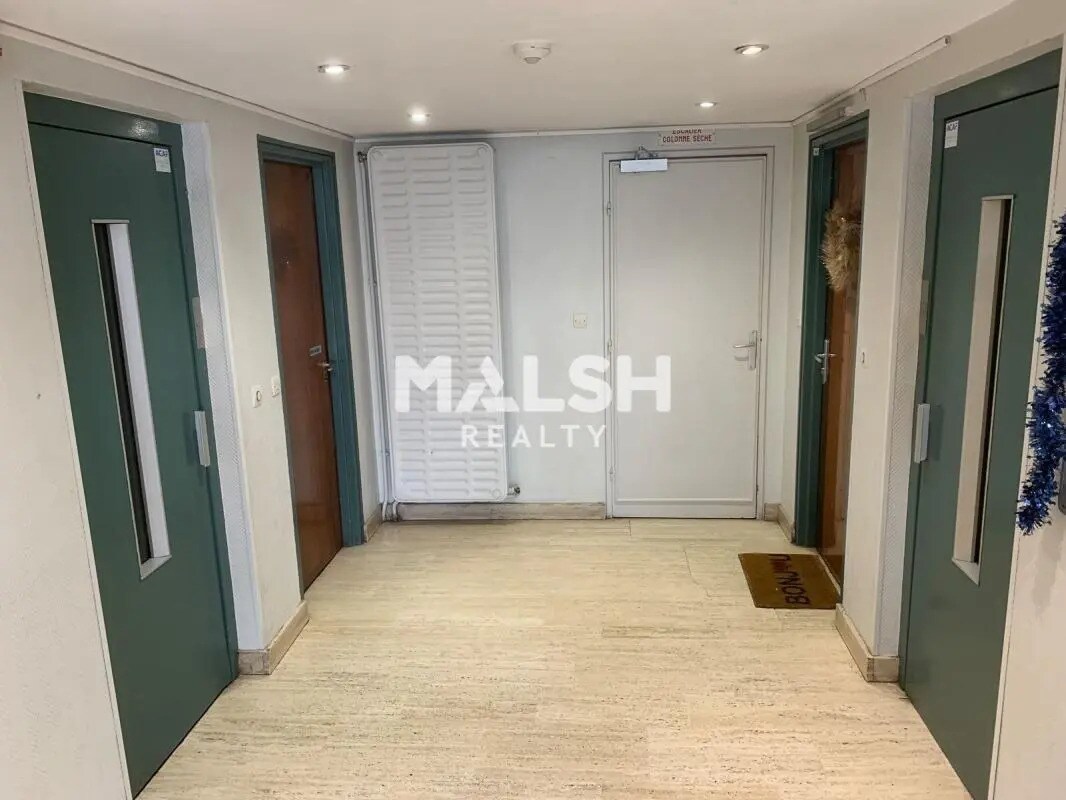 Office in Rillieux-la-Pape for sale Lobby- Image 1 of 21