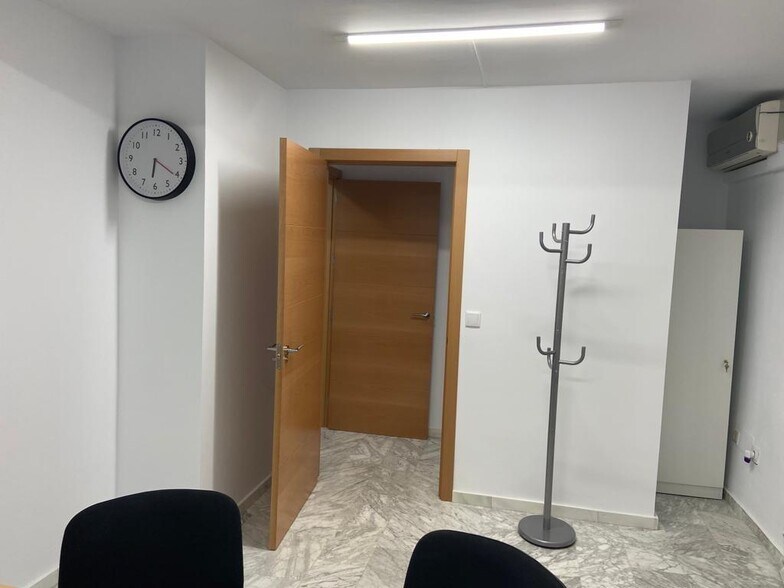 Office in Cáceres, Cáceres to rent - Building Photo - Image 3 of 6