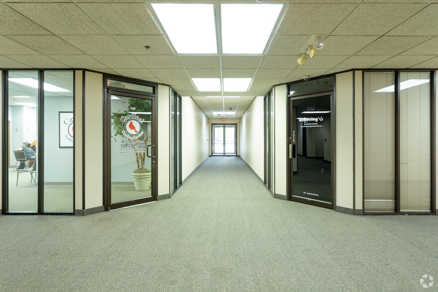 20500 Eureka Rd, Taylor, MI for rent - Lobby - Image 3 of 5