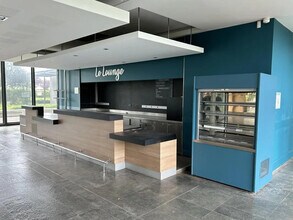 Retail in Gennevilliers to rent Interior Photo- Image 2 of 3