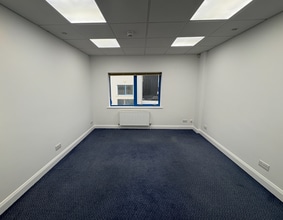 Hazel Rd, Southampton for sale Interior Photo- Image 2 of 2