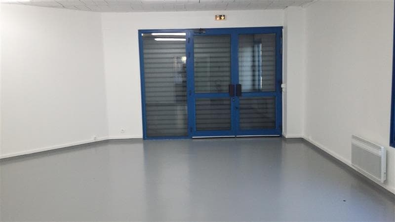 Light Industrial in Croissy Beaubourg for sale - Interior Photo - Image 2 of 7