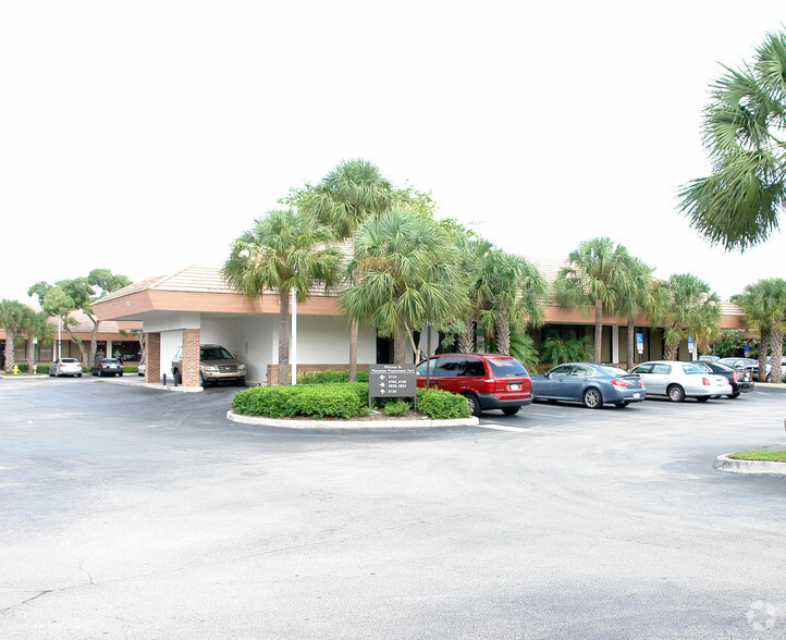 6710 W Sunrise Blvd, Plantation, FL for rent - Primary Photo - Image 3 of 4