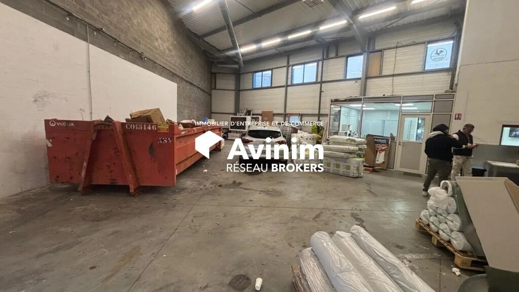 Location Local d'activités 305 m² - Photo 1