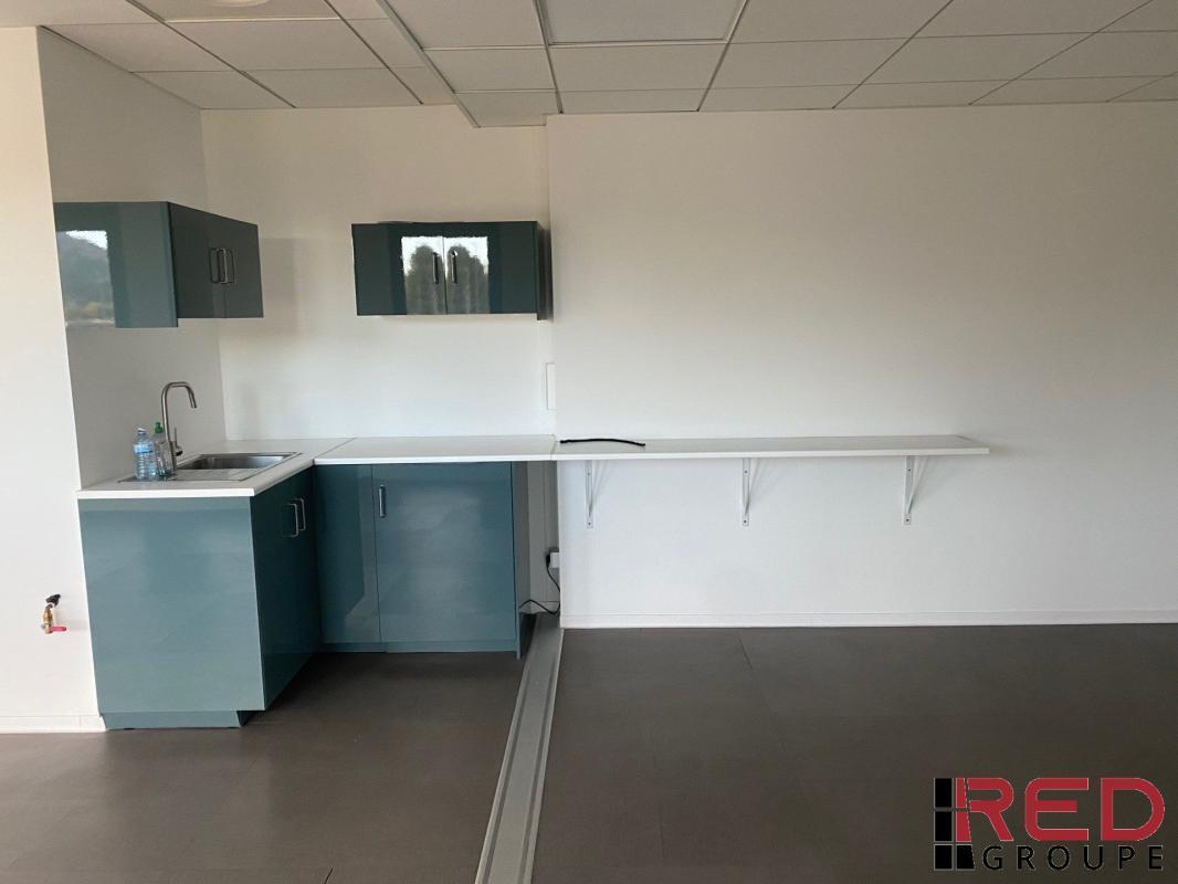 Office in Aubagne to rent Interior Photo- Image 1 of 6