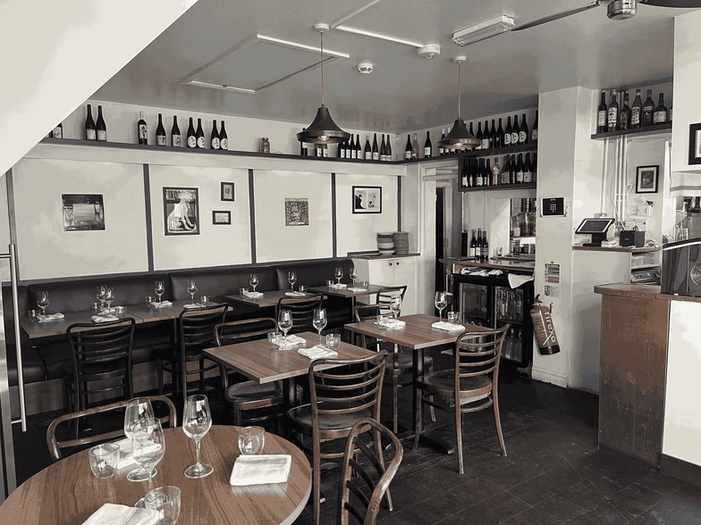 52 Wilton Way, London to rent - Building Photo - Image 2 of 2