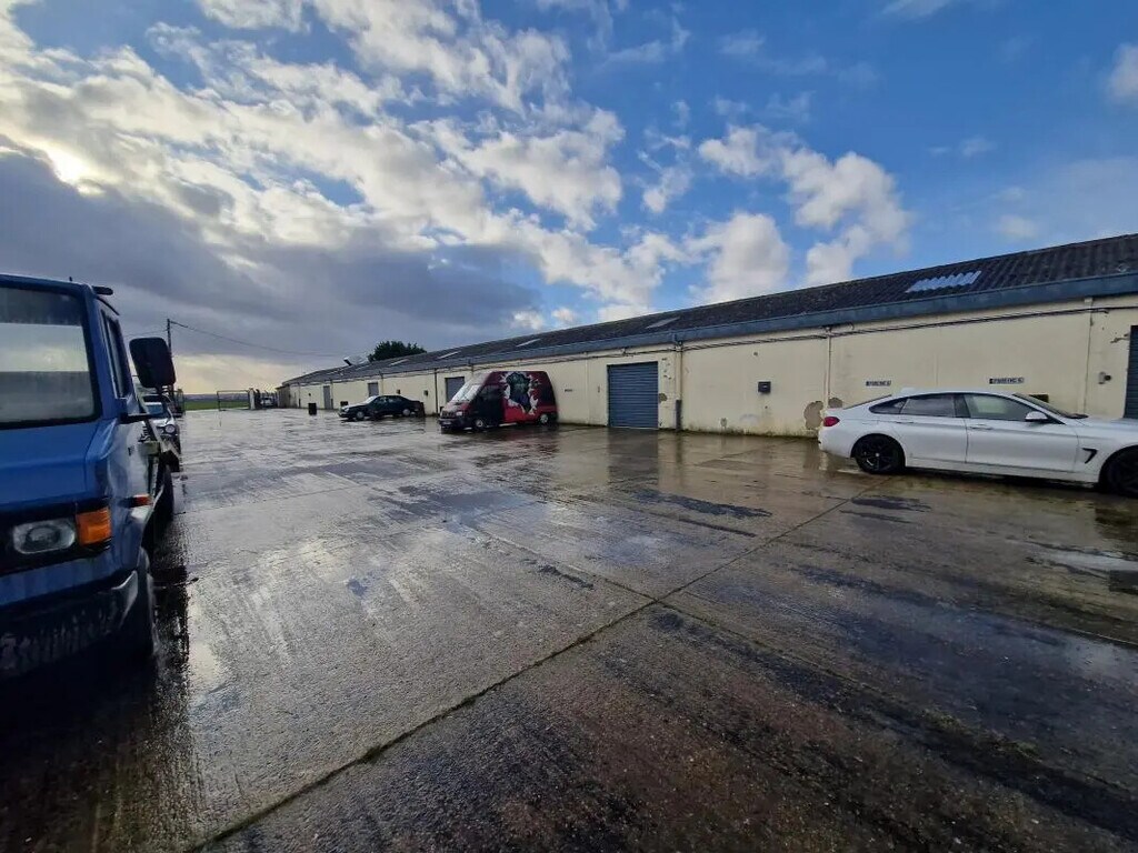 Vente Entrepôt 1 500 m² - Photo 1
