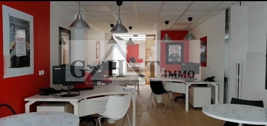 Retail in Melun for sale - Interior Photo - Image 2 of 2