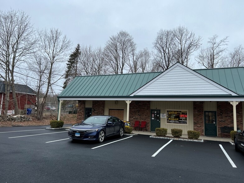 616 Federal Rd, Brookfield, CT to rent - Building Photo - Image 1 of 1