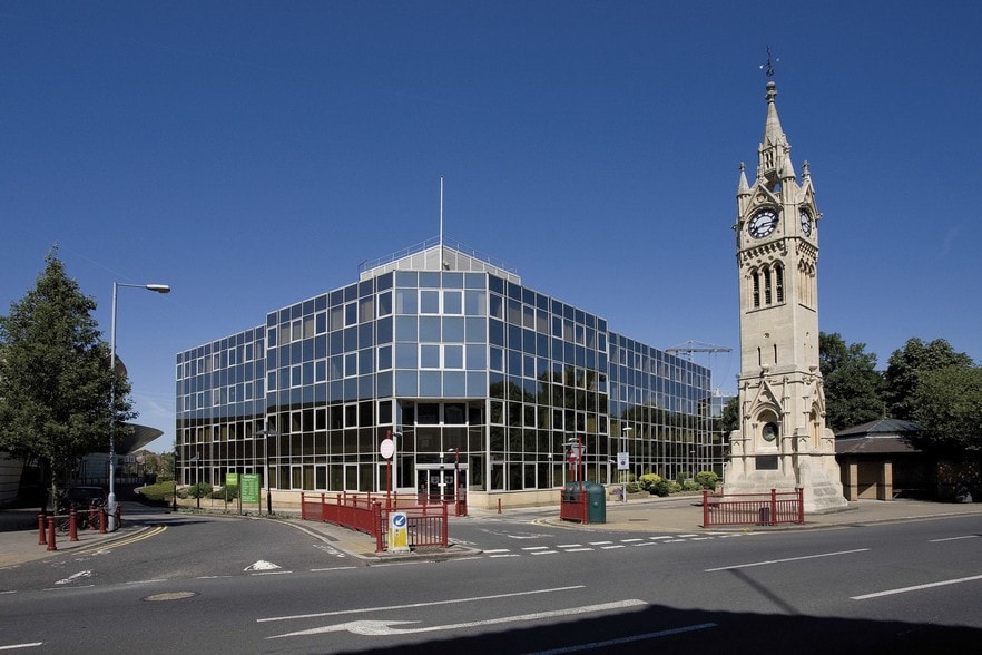 1 The Crescent, Surbiton to rent - Building Photo - Image 1 of 9