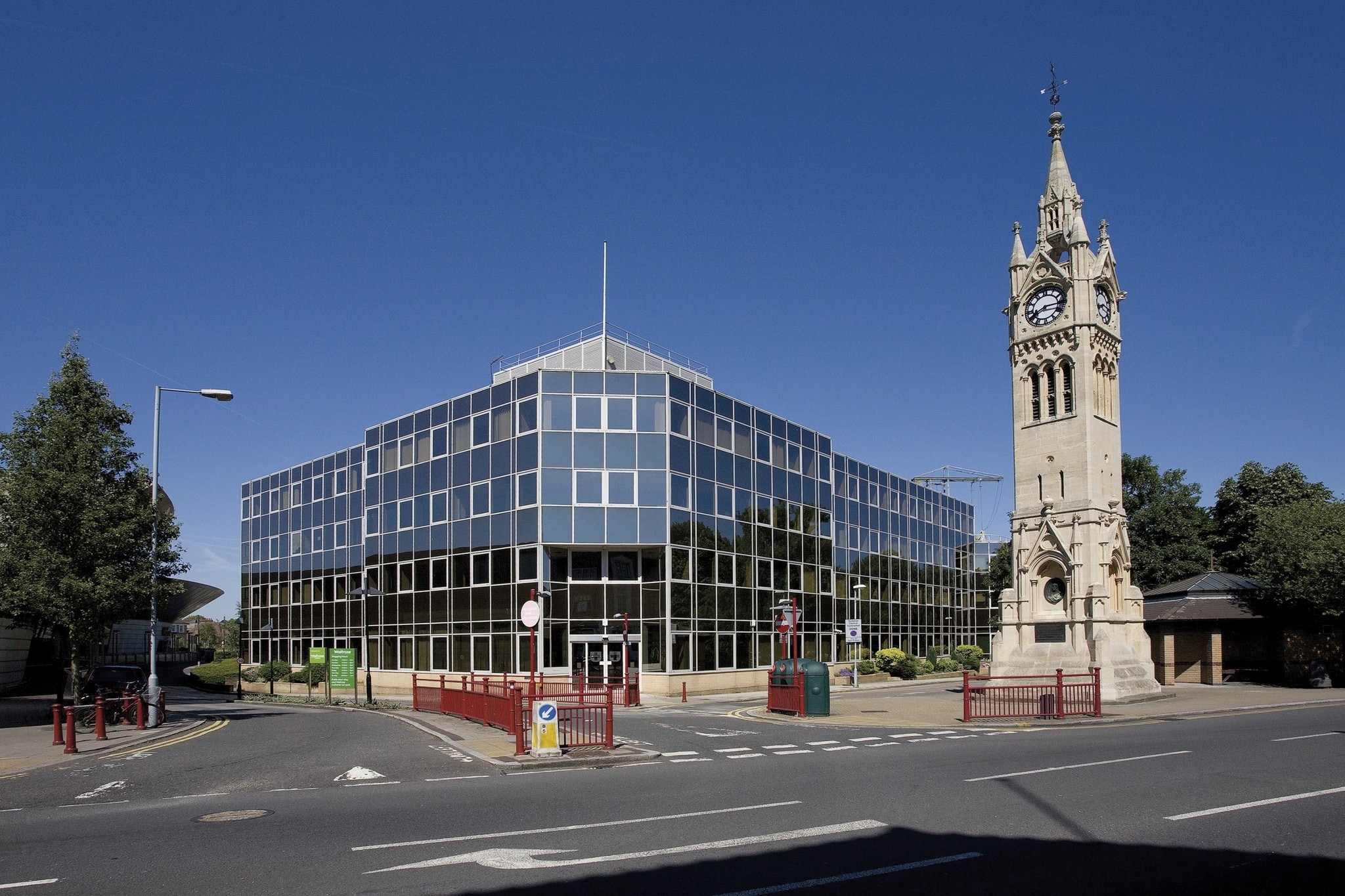 1 The Crescent, Surbiton to rent Building Photo- Image 1 of 10