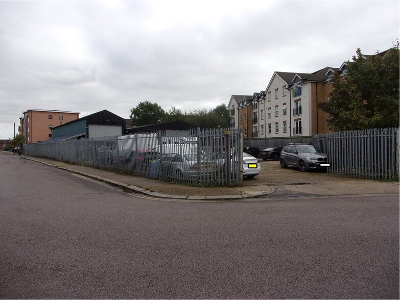 Lansdowne Rd, Tilbury for sale - Building Photo - Image 2 of 5