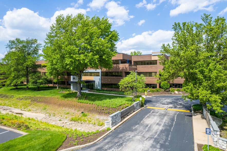 1255 Drummers Ln, Wayne, PA for rent - Building Photo - Image 3 of 40