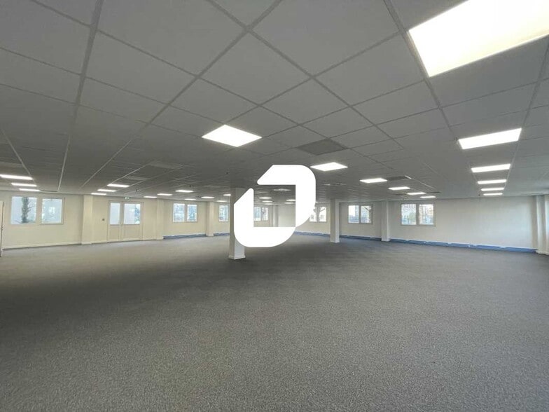 Office in Bron for sale - Building Photo - Image 3 of 21