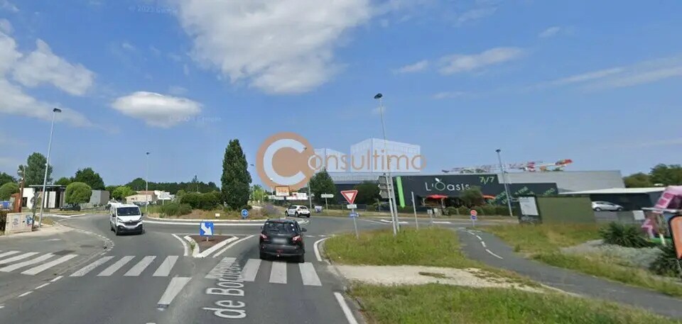 Light Industrial in SAINT-JEAN-D'ILLAC to rent Building Photo- Image 1 of 4