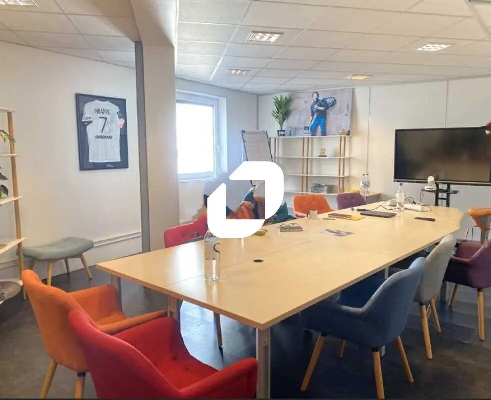 Office in Montreuil to rent Interior Photo- Image 1 of 8