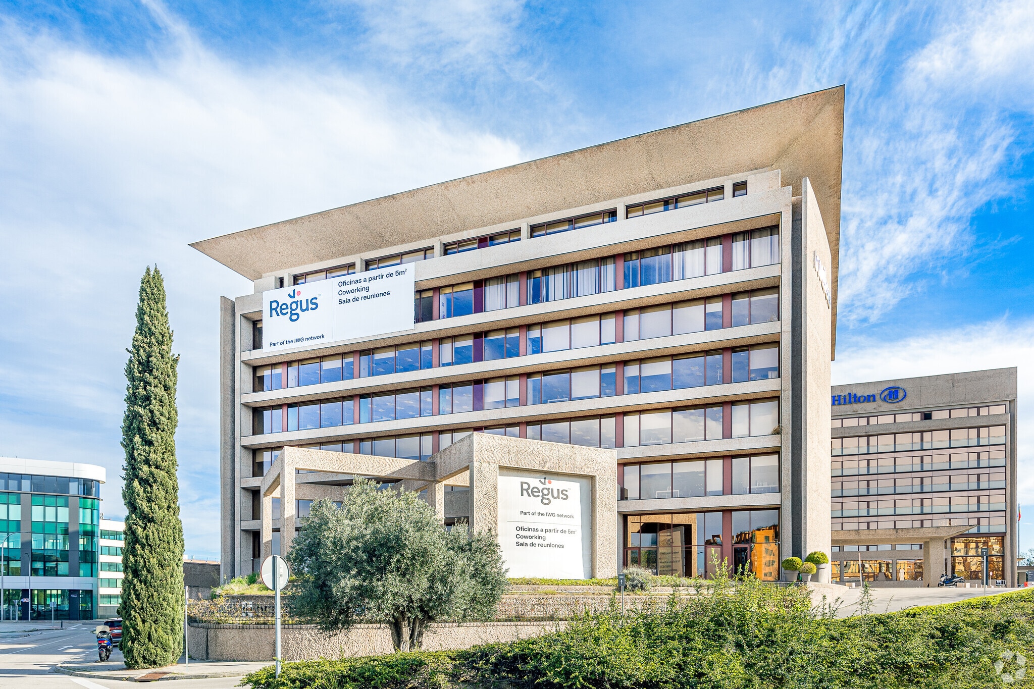 Avenida Hispanidad, 6, Madrid, Madrid to rent Building Photo- Image 1 of 19