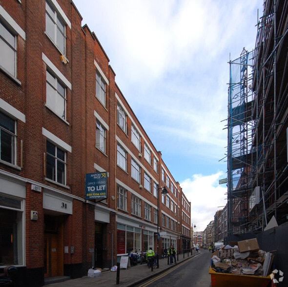 32 Great Sutton St, London to rent - Building Photo - Image 3 of 5