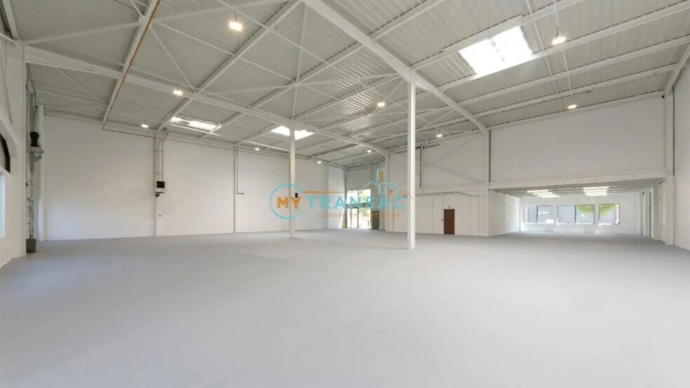 Industrial in Le Blanc-Mesnil to rent - Interior Photo - Image 3 of 18