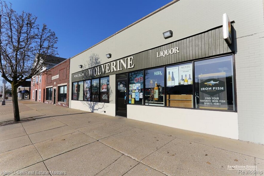 713 Huron Ave, Port Huron, MI for sale - Building Photo - Image 1 of 17