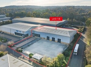 Nash Rd, Redditch to rent Building Photo- Image 1 of 6
