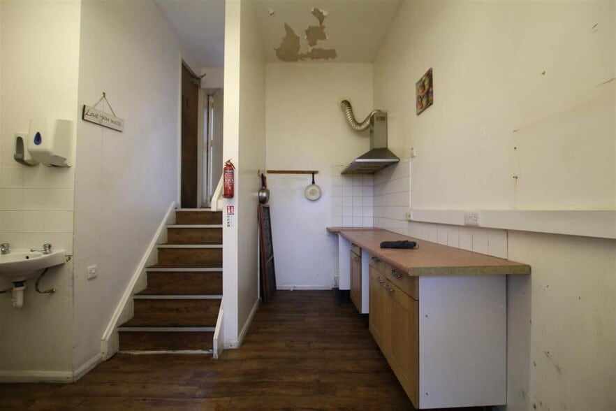 14A Lyndhurst Ter, Newcastle Upon Tyne to rent - Building Photo - Image 3 of 8