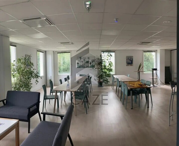 Office in Pessac to rent - Building Photo - Image 2 of 17
