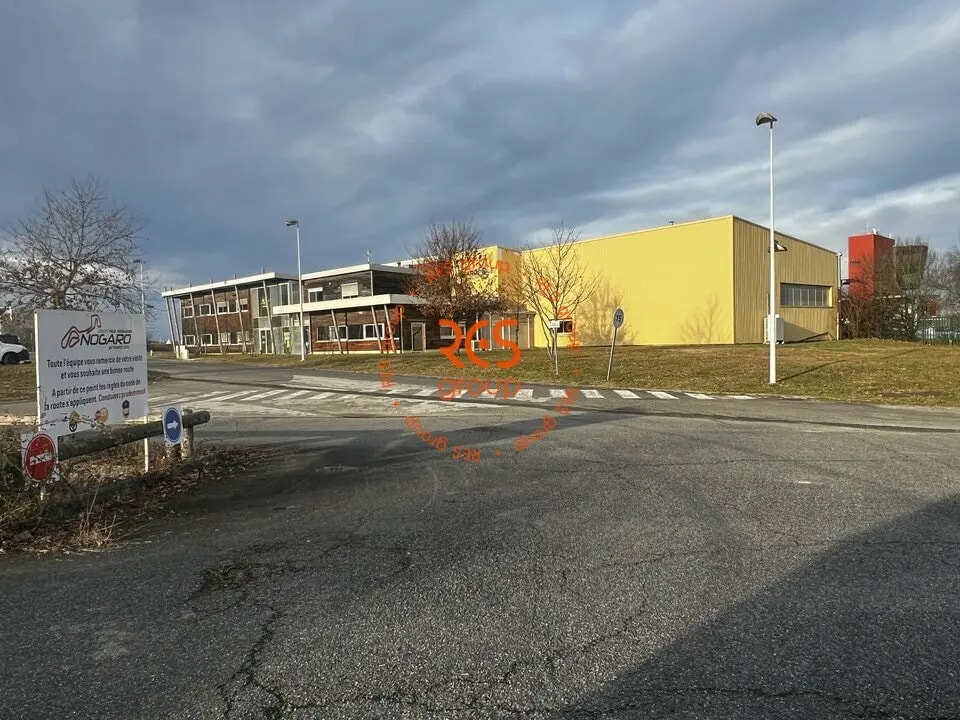 Vente Local d'activités 1 380 m² - Photo 1