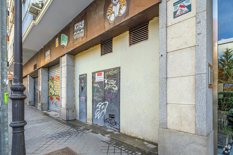 Retail in Madrid, MAD for rent - Building Photo - Image 2 of 2