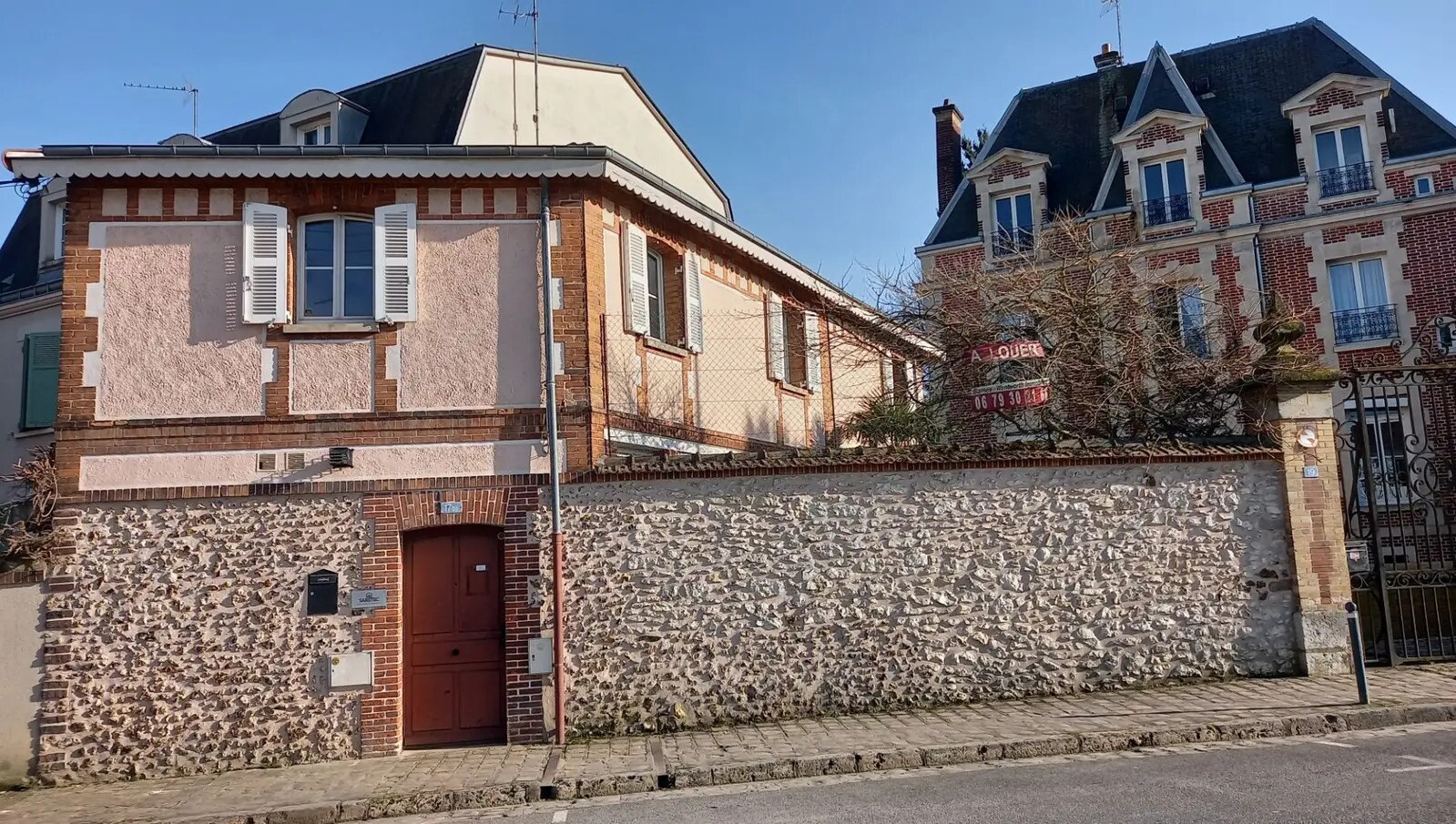 17 Rue Chauveau-Lagarde, Chartres to rent Primary Photo- Image 1 of 8