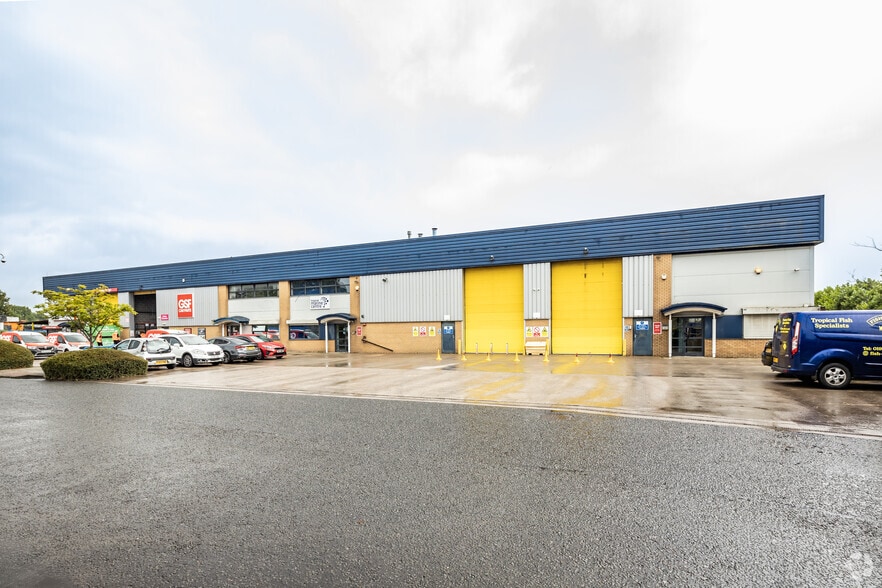 Harper Rd, Manchester to rent - Building Photo - Image 2 of 2