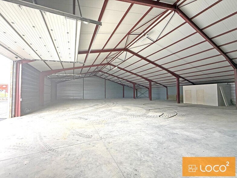Light Industrial in Flourens to rent - Interior Photo - Image 3 of 4