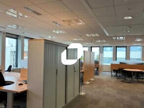 Office in Montigny-le-Bretonneux to rent Interior Photo- Image 2 of 2