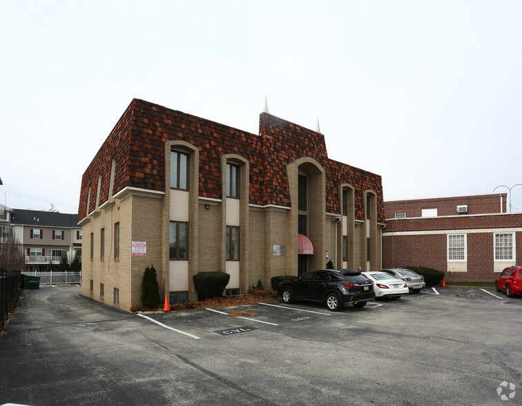 326 W Lancaster Ave, Ardmore, PA for rent - Building Photo - Image 1 of 4